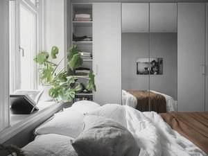  Чёрно-белая квартира с лёгкими цветными акцентами в Швеции (57 кв. м) 